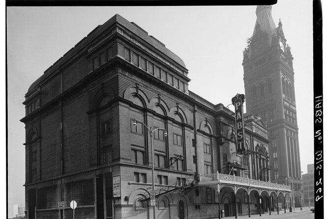 milwaukee-downtown-ghost-tour-the-shadow-of-city-hall