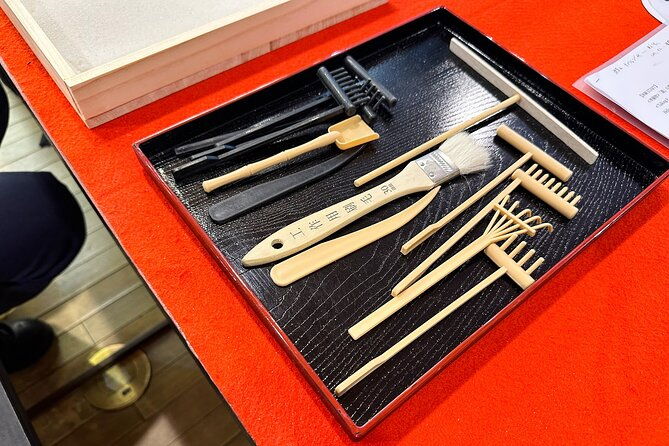 miniature-japanese-zen-garden-crafting-tea-experience