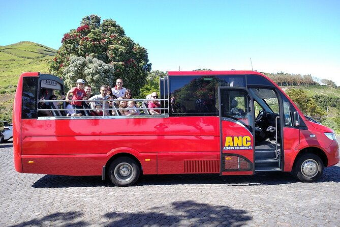 minibus-laketour-furnas-full-day-shared-2