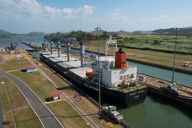 miraflores-canal-locks-and-casco-viejo-highlights-walking-tour