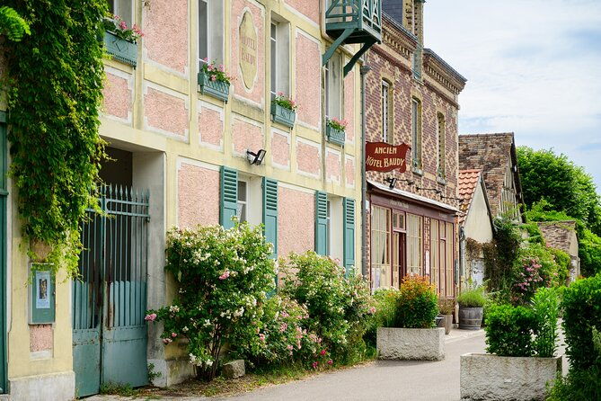 monets-house-and-garden-giverny-village
