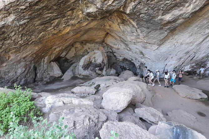 montanejos-do-an-epic-hike-and-swim-in-thermal-waters