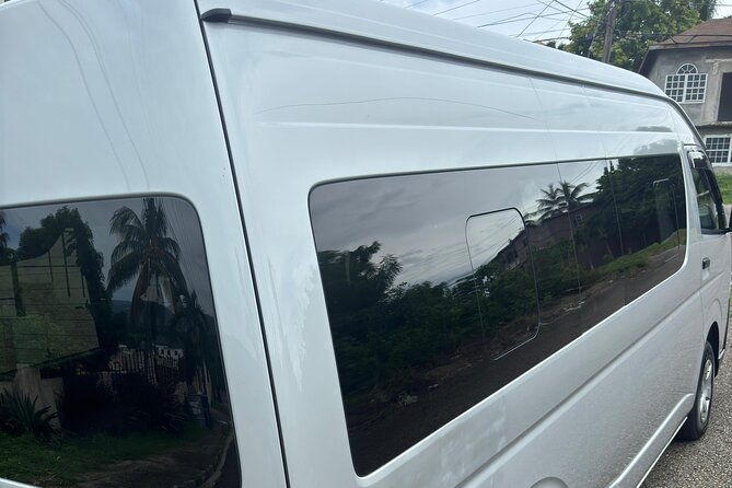 montego-bay-airport-and-jewel-grande-montego-bay-private-shuttle