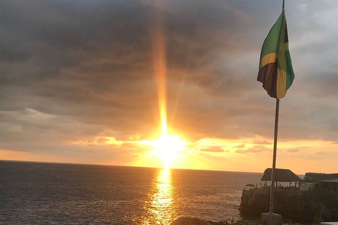 montego-bay-airport-taxi-to-azul-beach-resort-negril