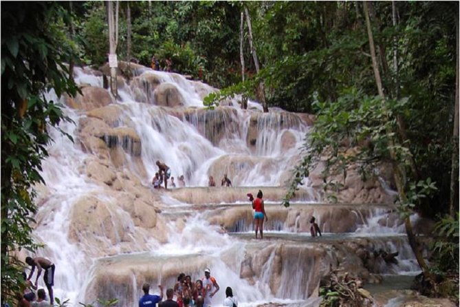 montego-bay-to-dunns-river-falls-half-day-trip