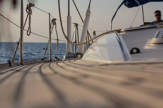 morning-caldera-sailing-cruise