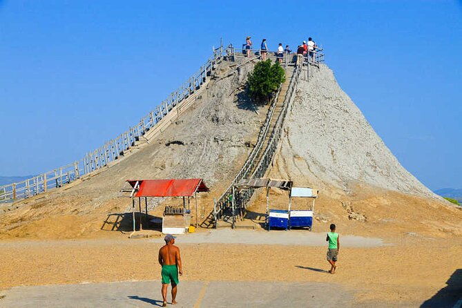 mud-volcano-and-swimming-pool-from-cartagena