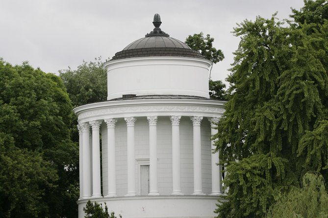 multi-ethnic-warsaw-guided-walk-through-the-old-town