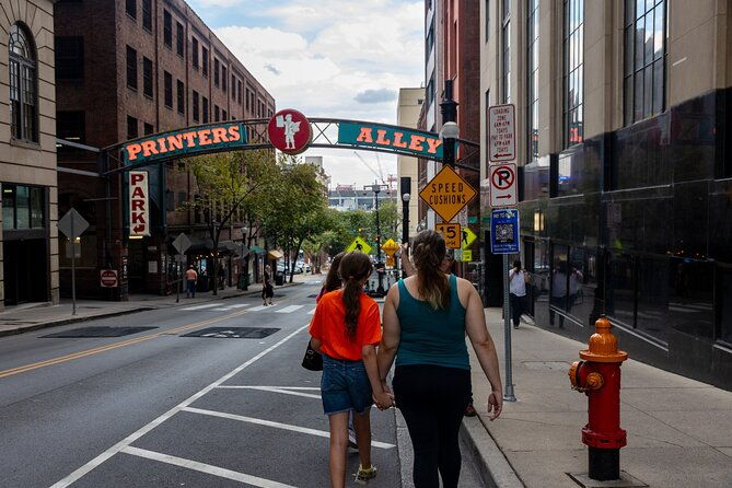 nashville-unveiled-history-highlights-and-hacks-walking-tour