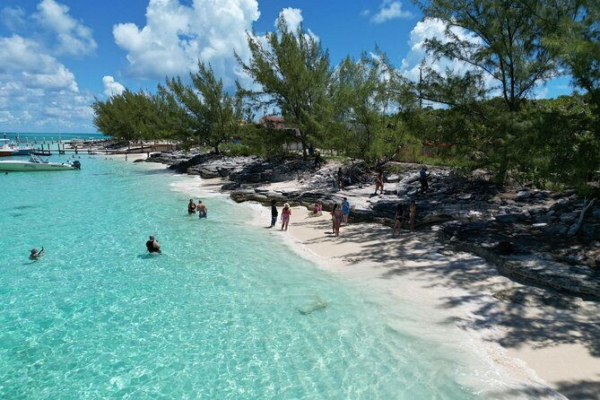 nassau-harbor-boat-tour-blue-lagoon-pig-island-and-more