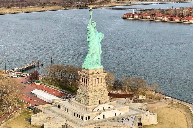 new-york-city-skyline-helicopter-tour-from-new-jersey