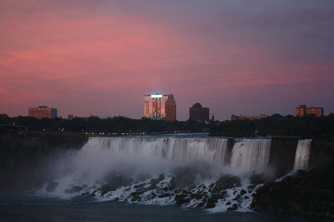 niagara-falls-night-illumination-tour-holiday-edition