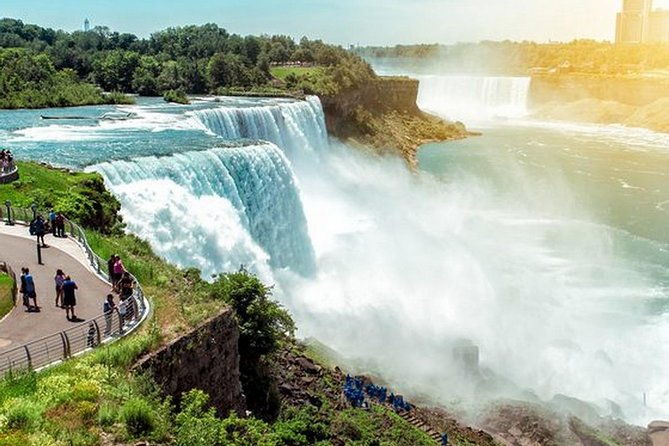 niagara-falls-toronto-and-thousand-islands-3-day-tour-from-nyc