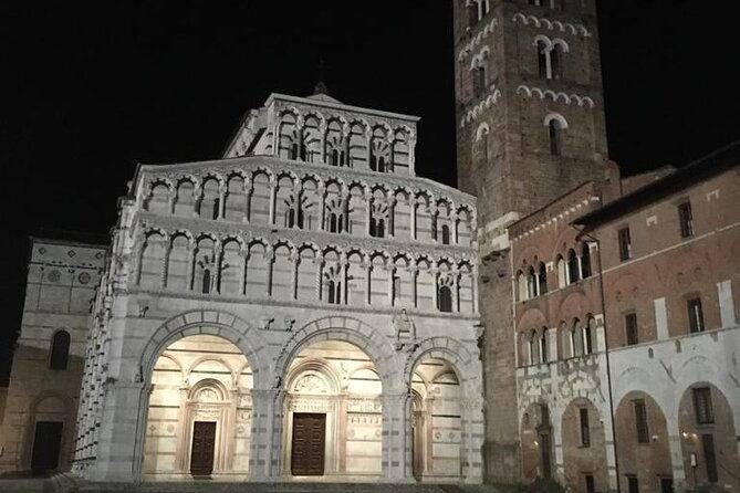 night-walking-tour-in-lucca