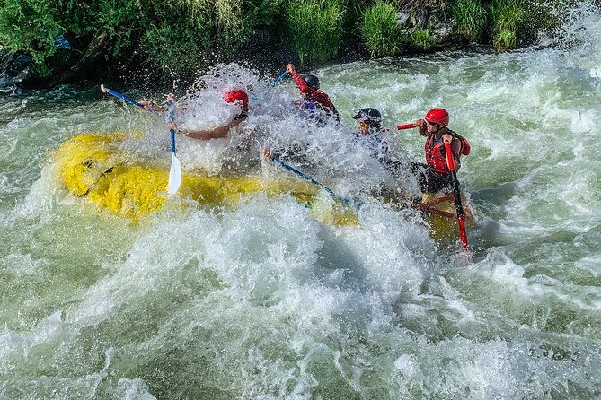 nugget-falls-class-iv-half-day-rafting-on-the-rogue-river