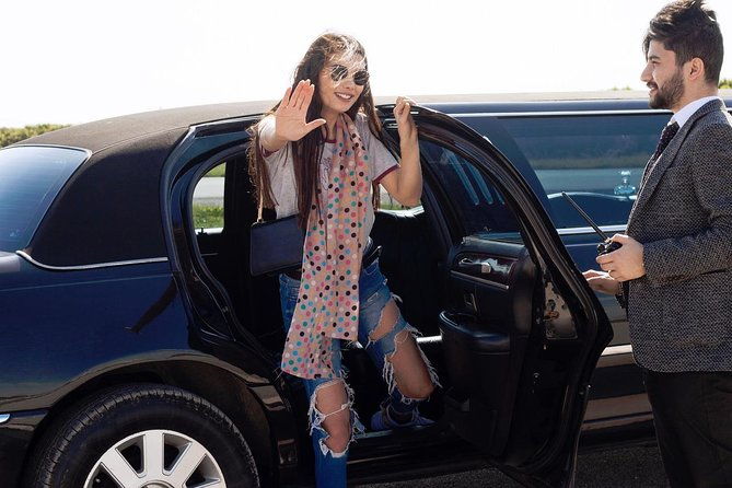 nyc-vip-private-luxury-airport-arrival-ride-by-stretch-limousine