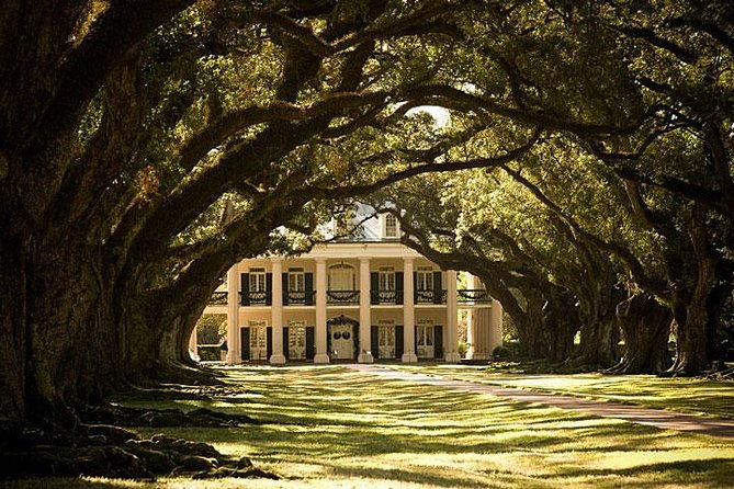 oak-alley-plantation-and-3-hour-new-orleans-city-cemetery-tour
