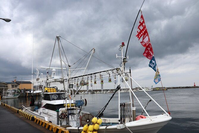 oma-maguro-sea-polefishing-with-fisherman