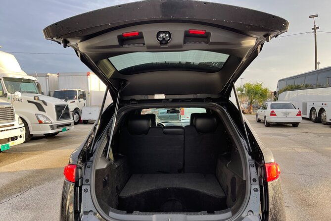 orlando-airport-mco-to-port-canaveral-luxury-sedan