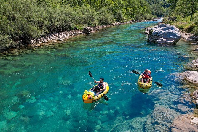 packrafting-tara-river-with-lunch