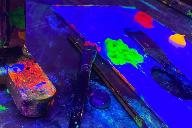 paint-a-neon-fluorescent-picture-while-drinking-unlimited-wine-2