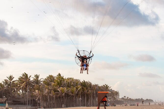 paramotor-flight-in-praia-do-futuro-fortaleza-ce