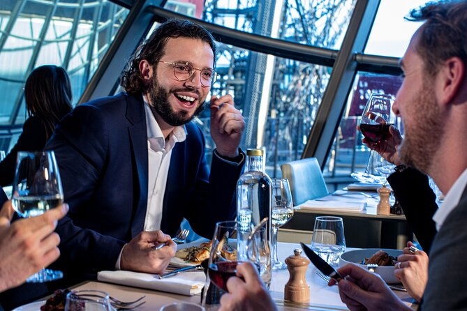 paris-earliest-lunch-at-eiffel-tower-madame-brasserie-restaurant-2