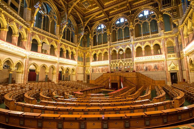 parliament-tour-in-budapest-with-audio-guide