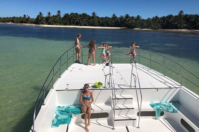 party-boat-private-groups-snorkeling-open-bar