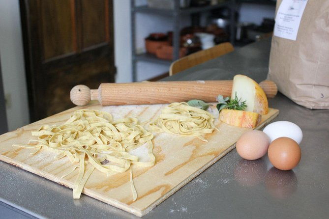 pasta-class-in-bologna-in-a-15th-century-estate-home-with-chiara