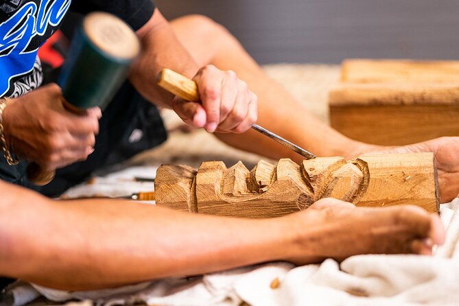 polynesian-wood-carving-on-maui