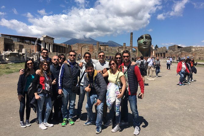 pompeii-and-herculaneum-with-archaeologist-small-group-of-10
