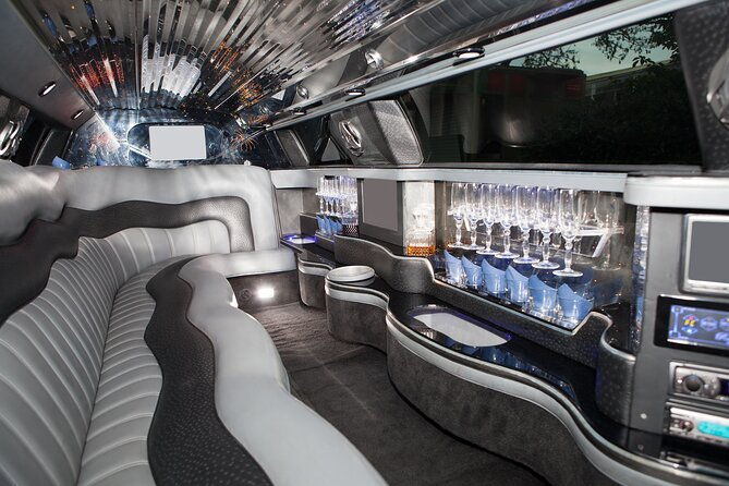private-2-hour-limo-tour-of-las-vegas-with-champagne