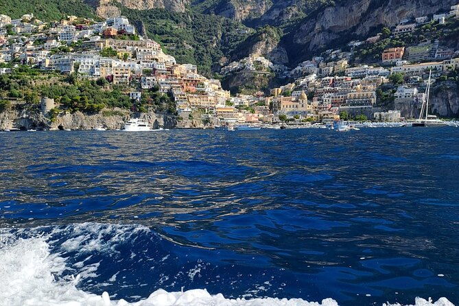 private-boat-tour-along-the-amalfi-coast