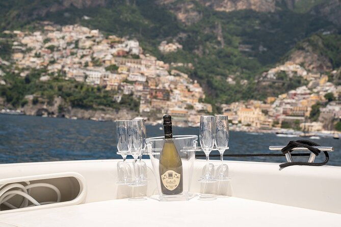 private-boat-tour-of-amalfi-coast-with-drinks