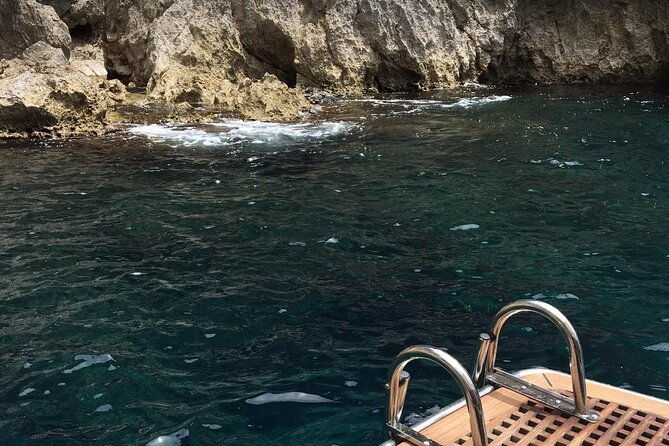 private-boat-trip-to-capri-with-aperitif-included