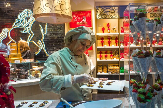 private-bruges-iconic-sites-and-chocolate-tasting-tour