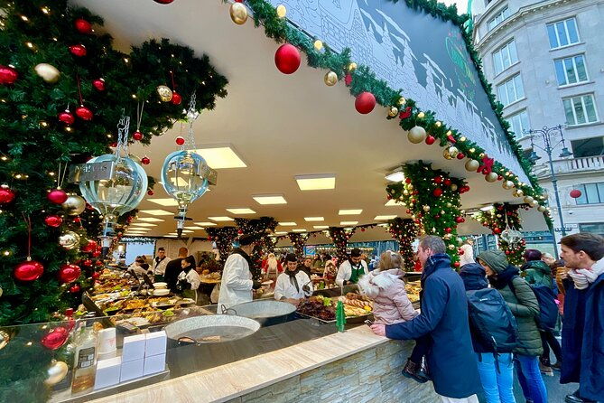 private-budapest-christmas-market-tour-with-chimney-cake-mulled-wine