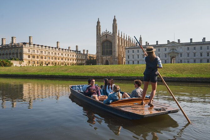 private-cambridge-uni-walking-tour-punting-tour-led-by-alumni