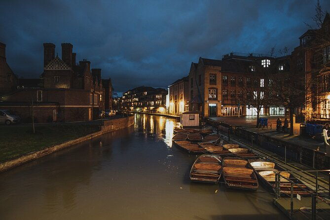 private-cambridge-university-ghost-tour-led-by-university-alumni