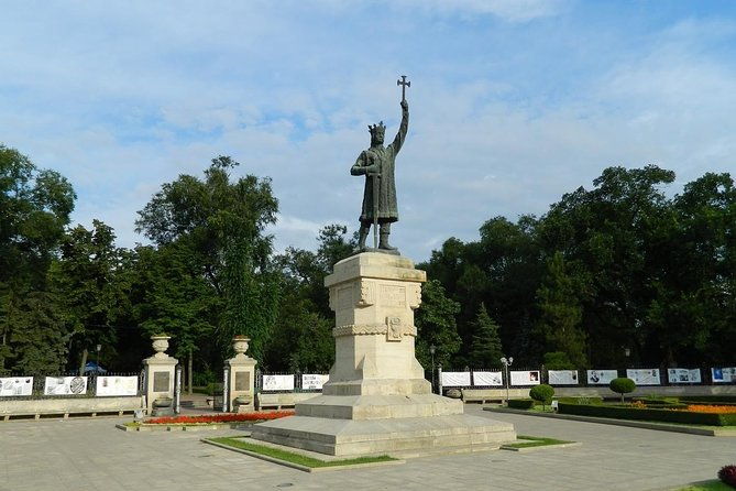 private-cherry-liqueur-tour-from-chisinau