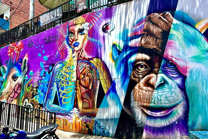 private-commune-tour-13-history-graffitour-snacks-included