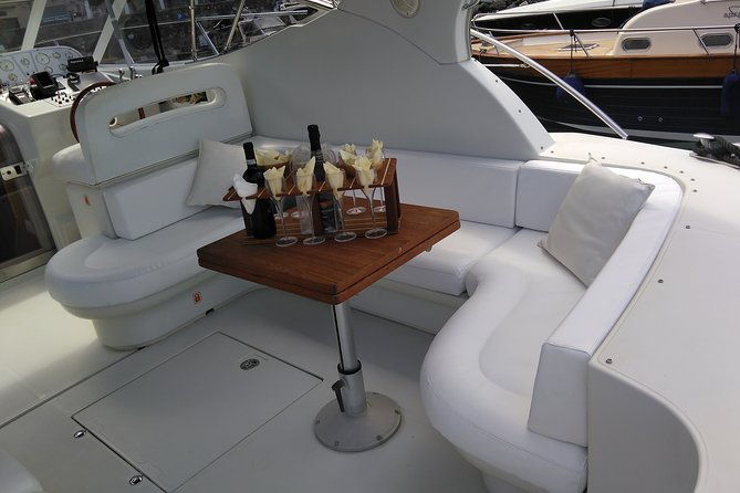 private-cruise-around-capri-yacht-40