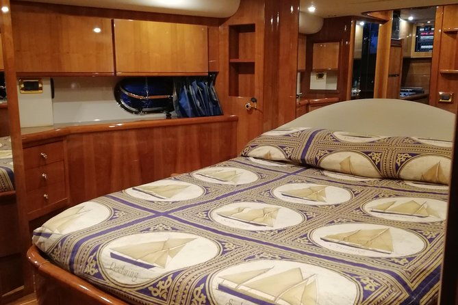 private-cruise-around-capri-yacht-50