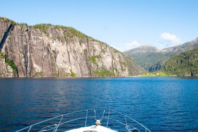 private-cruise-fjord-and-waterfalls-cruise-to-modal-mostraumen