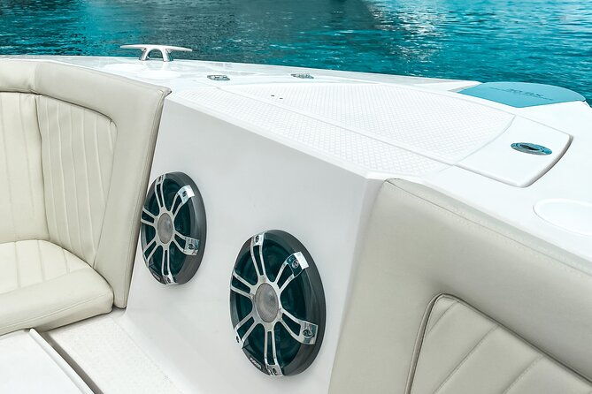 private-full-day-speed-boat-tour-of-st-martin-with-luxury-lunch