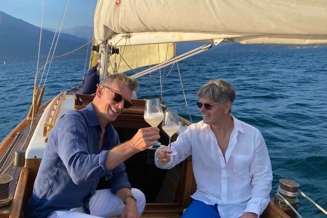 private-guided-sailing-boat-tour-on-lake-como-with-aperitif