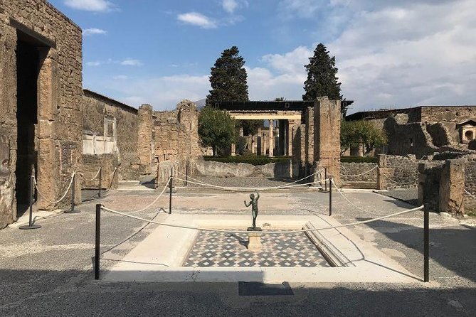 private-guided-tour-experience-the-everyday-life-of-the-eternal-town-of-pompeii