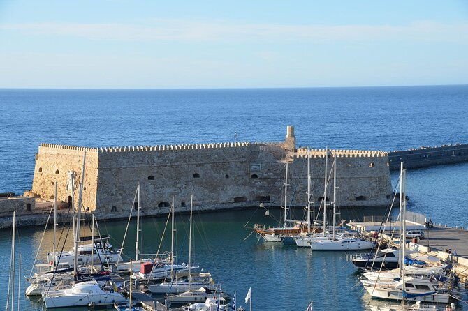private-guided-tour-in-heraklion-city-and-knossos-palace-2