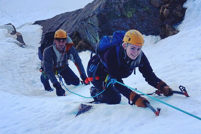 private-guided-winter-mountaineering-experience-in-the-cairngorms